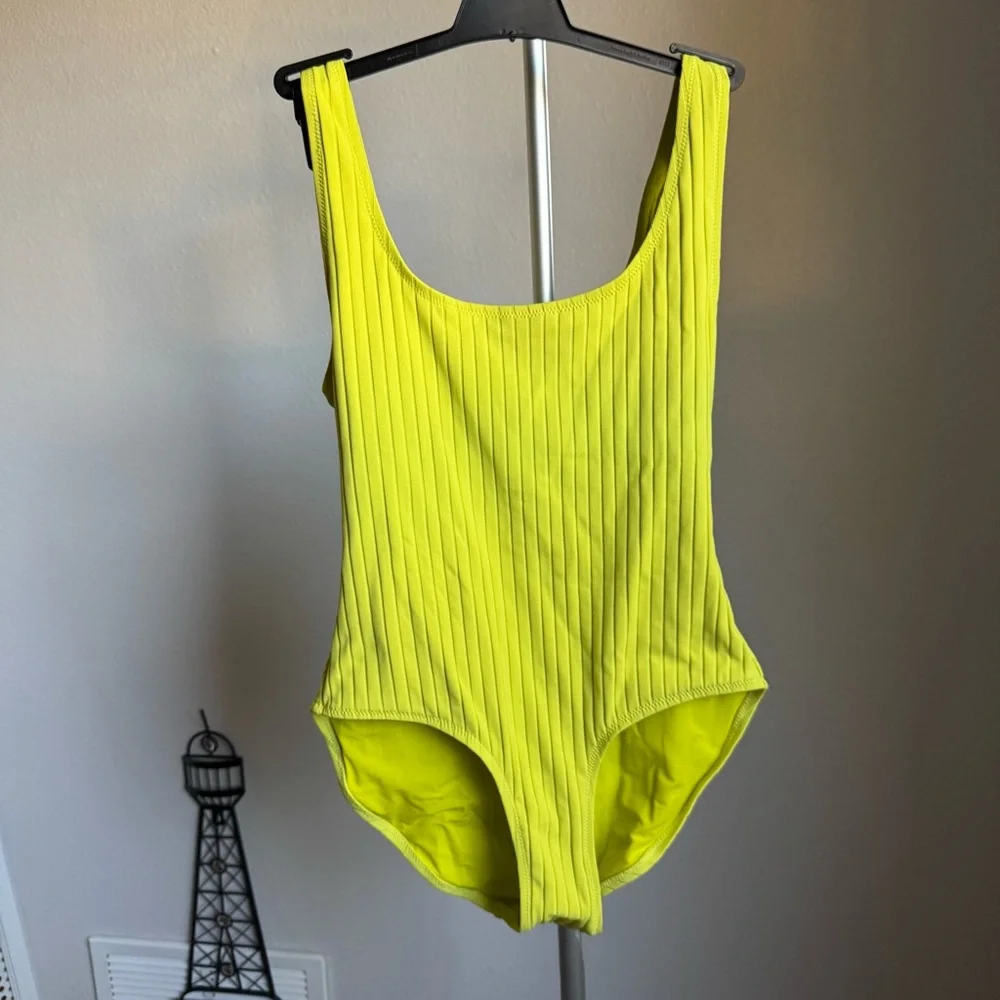 NWT Solid & Striped The Anne-Marie Ribbed One Piece Swimsuit Chartreuse Sz M